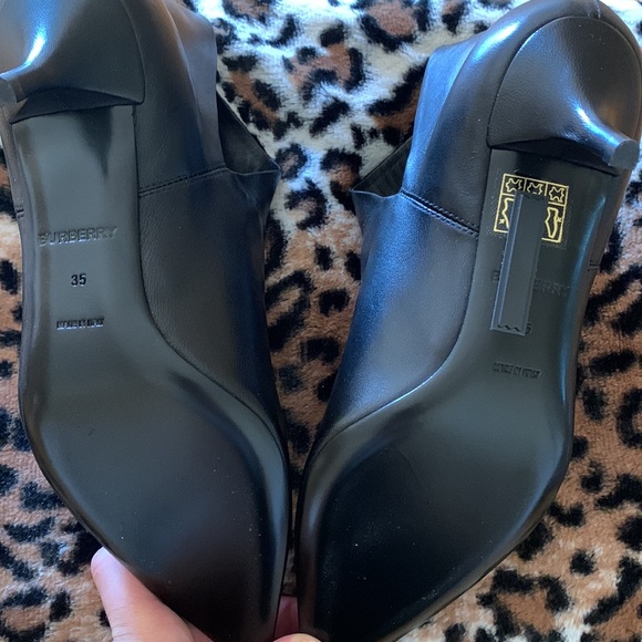 Burberry Fold Over Pointed Bootie - Picture 2 of 5